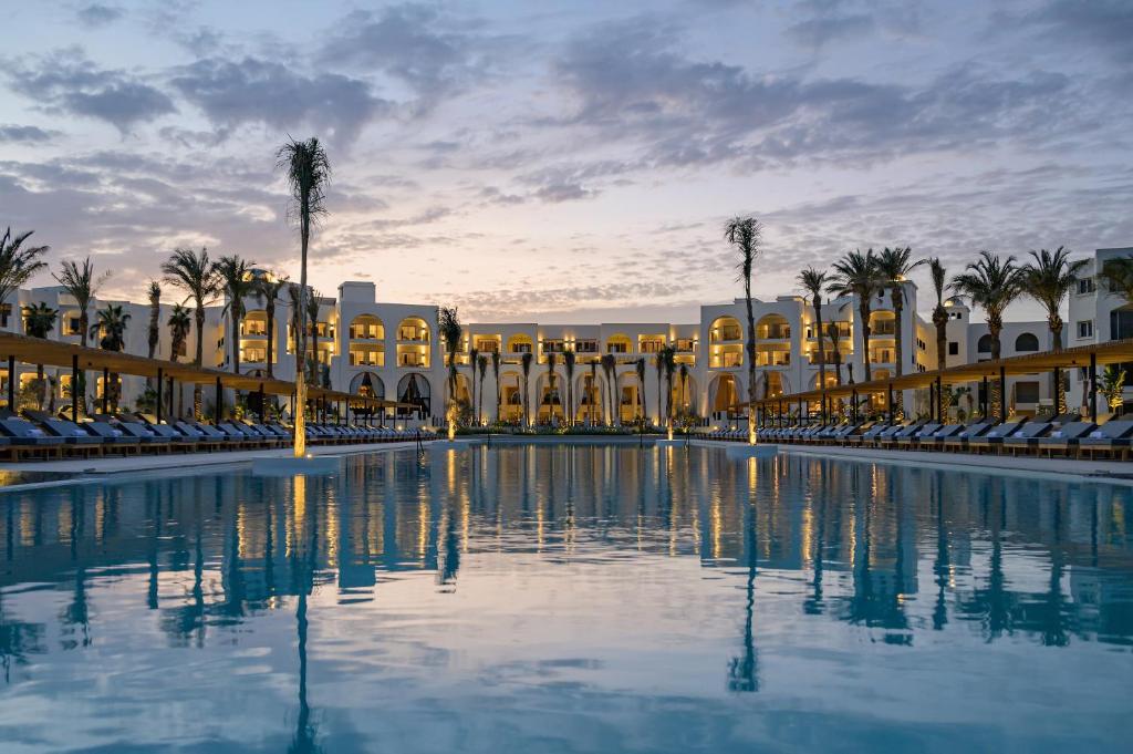 Serry Beach Resort 5*